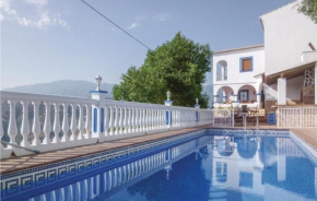 Отель Six-Bedroom Holiday Home in Sayalonga  Сайялонга